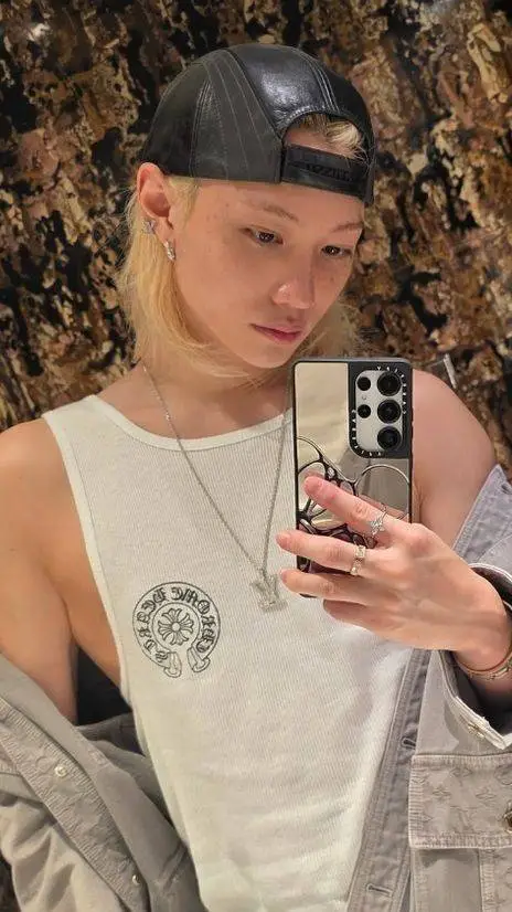 ai character: «Felix» background