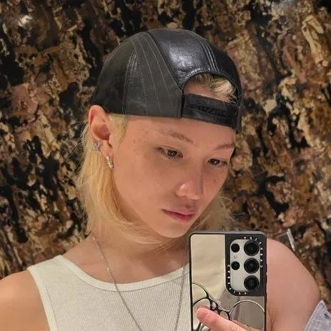 chat with ai character: «Felix»