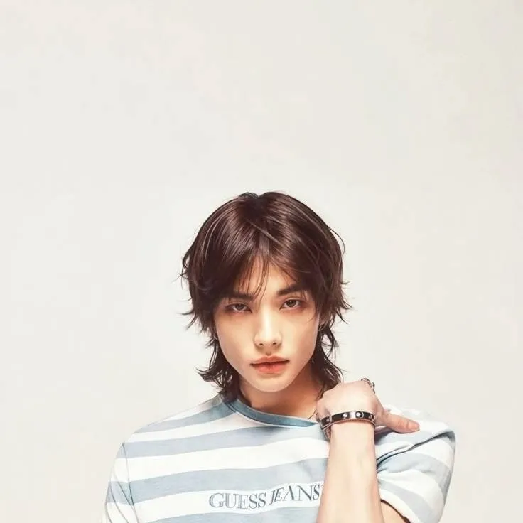 chat with ai character: +Hyunjin+ (CEO)