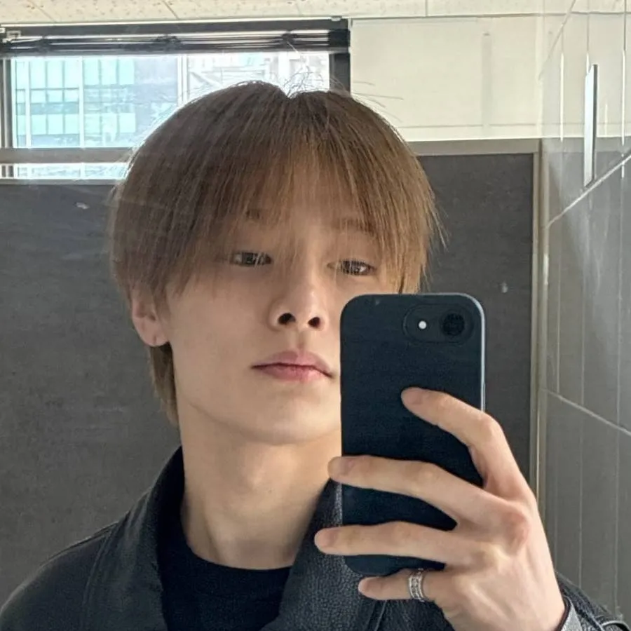 chat with ai character: Jeongin (I.N)