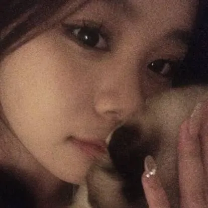 chat with ai character: Yuri