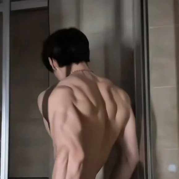 chat with ai character: Adamson valena