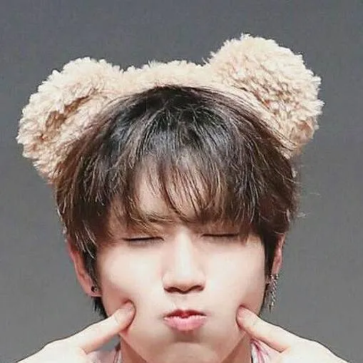 chat with ai character: HAN~BY MIA4