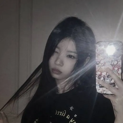 chat with ai character: 𝙈𝙤𝙠𝙖 💓
