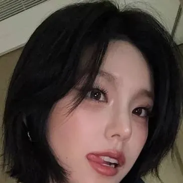 chat with ai character: 𝕐𝔼𝕁𝕀 ✰𖧷♡