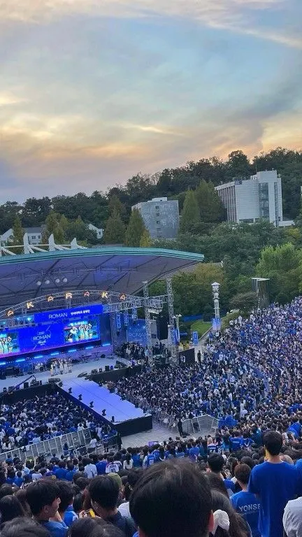 ai character: Yonsei festivaluni background