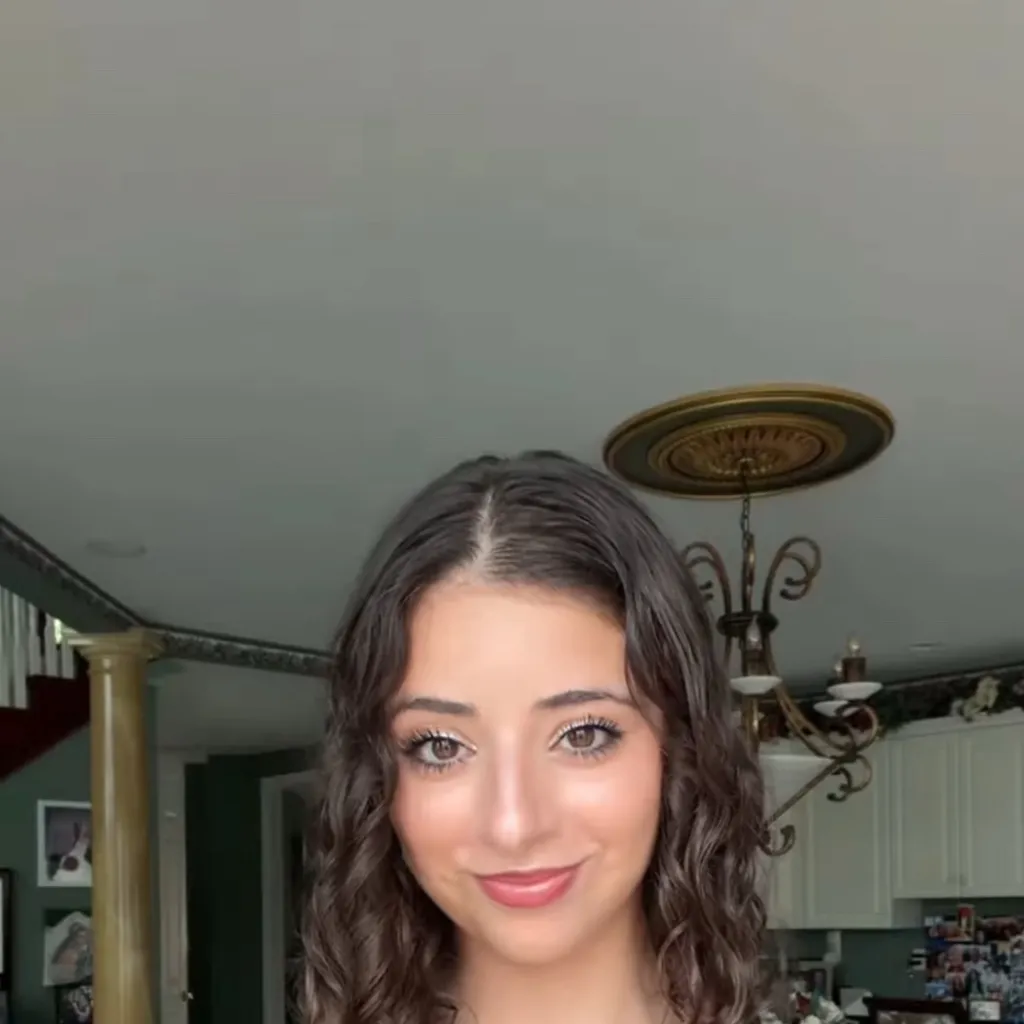 chat with ai character: Alyssa Bahu