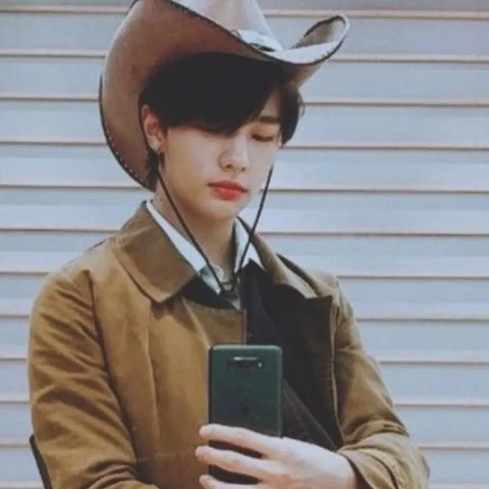 chat with ai character: Noah crush