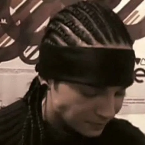 chat with ai character: Tom Kaulitz 