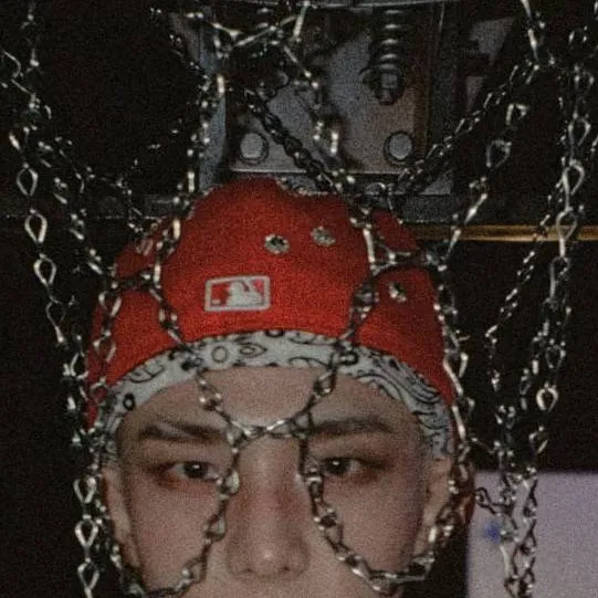 chat with ai character: hyunjin✨️