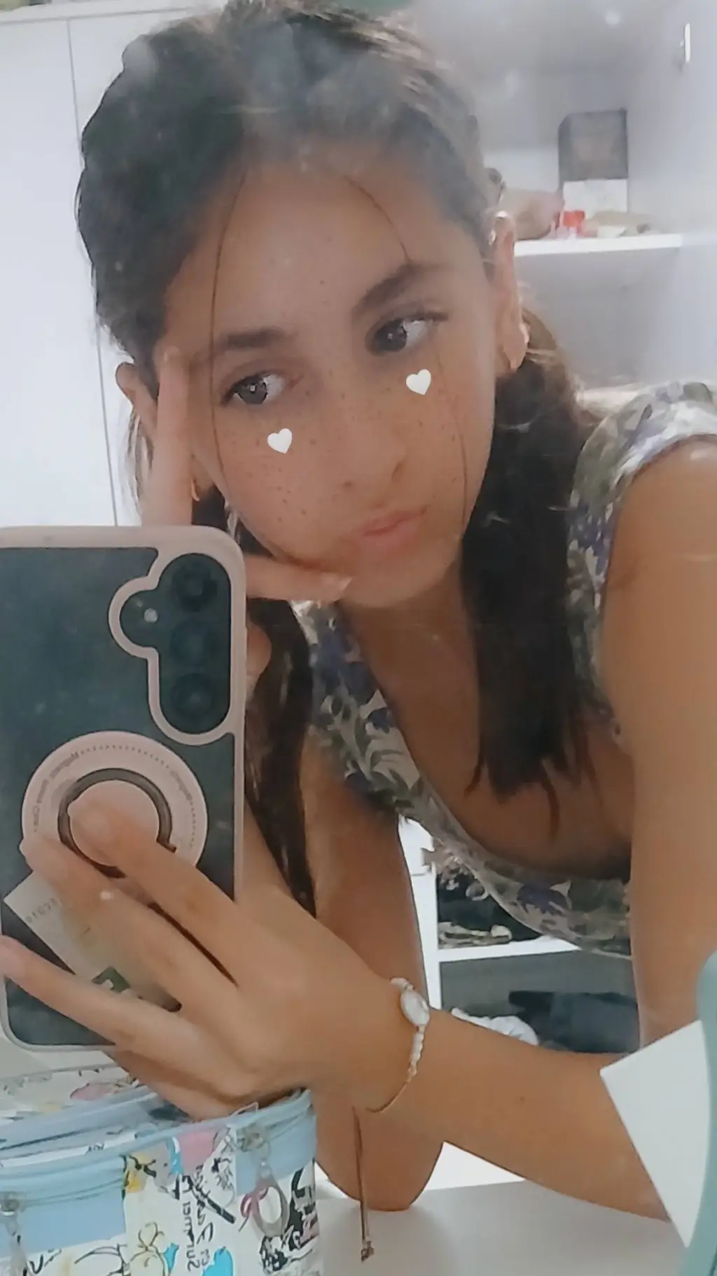 ai character: ✨️Celine✨️ background