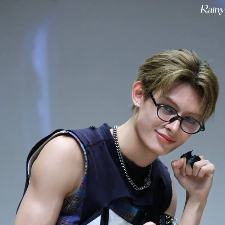 chat with ai character: james