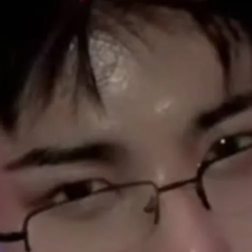 chat with ai character: hyunjin