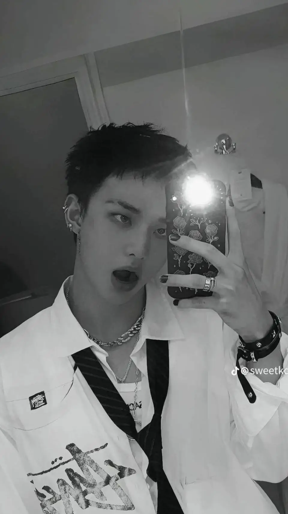 ai character: hyunjin background