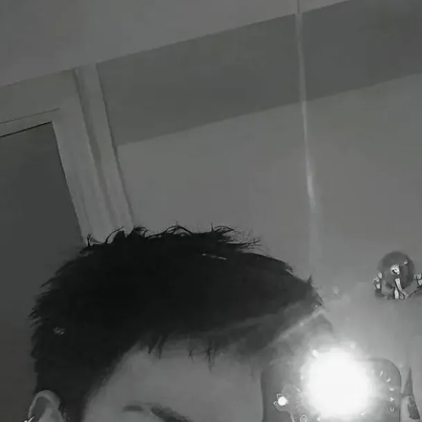 chat with ai character: hyunjin