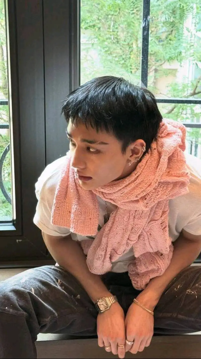 ai character: hyunjin background