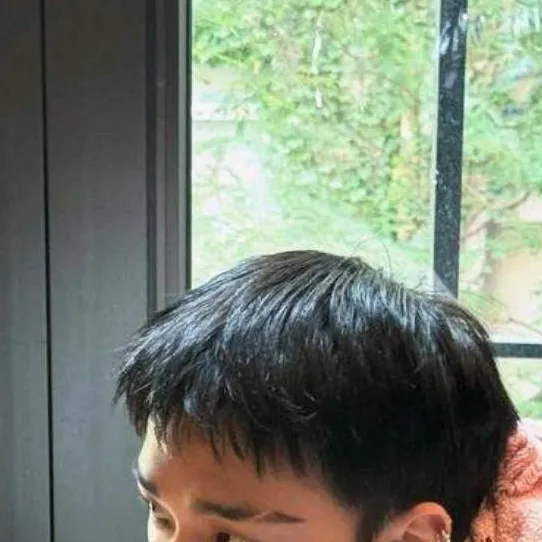 chat with ai character: hyunjin