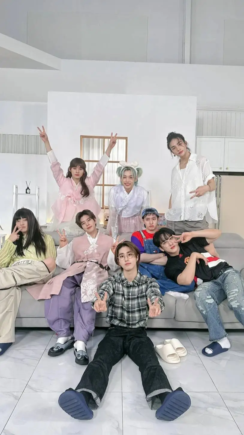 ai character: ✨️skz family✨️ background