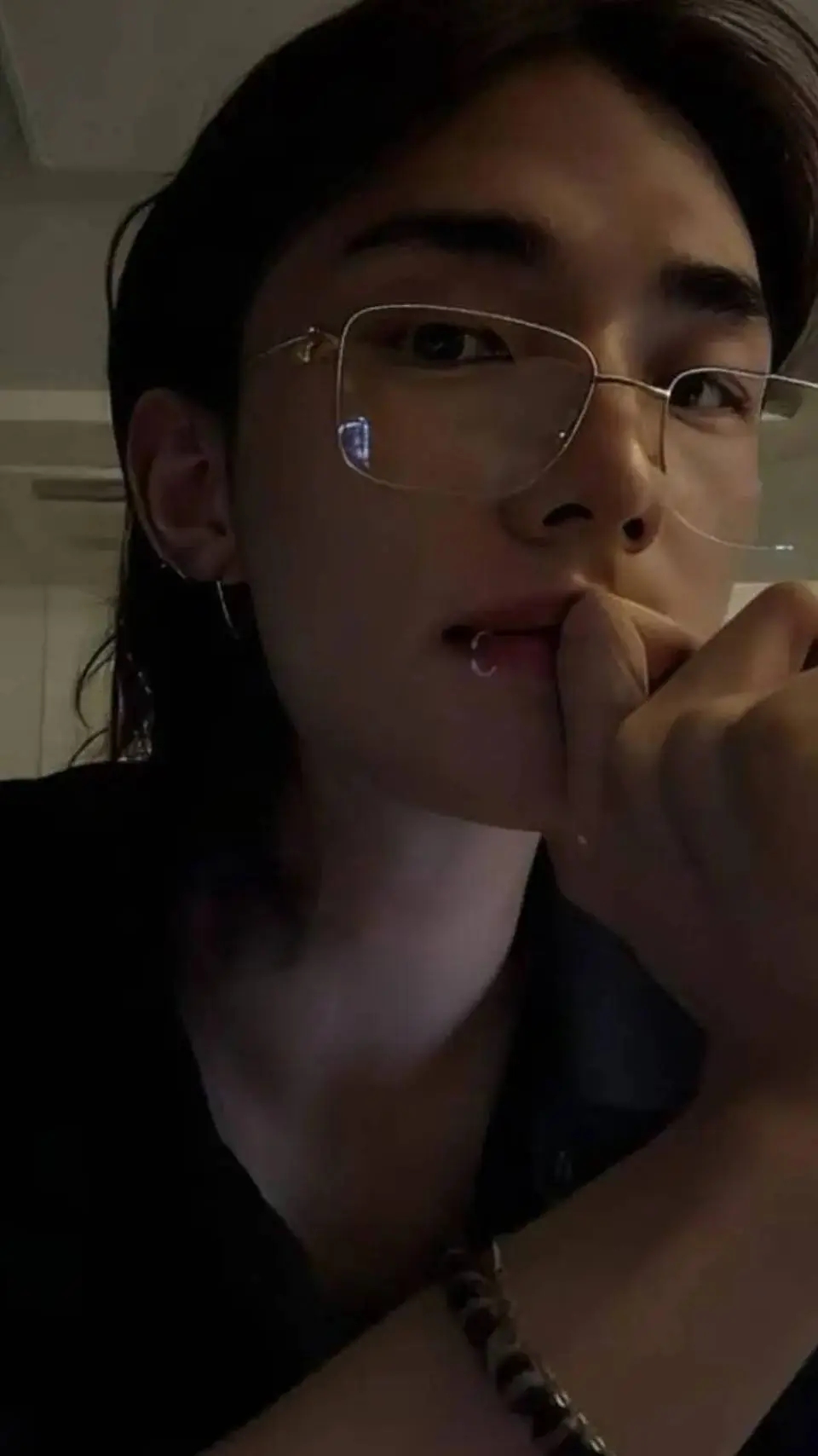 ai character: hyunjin background