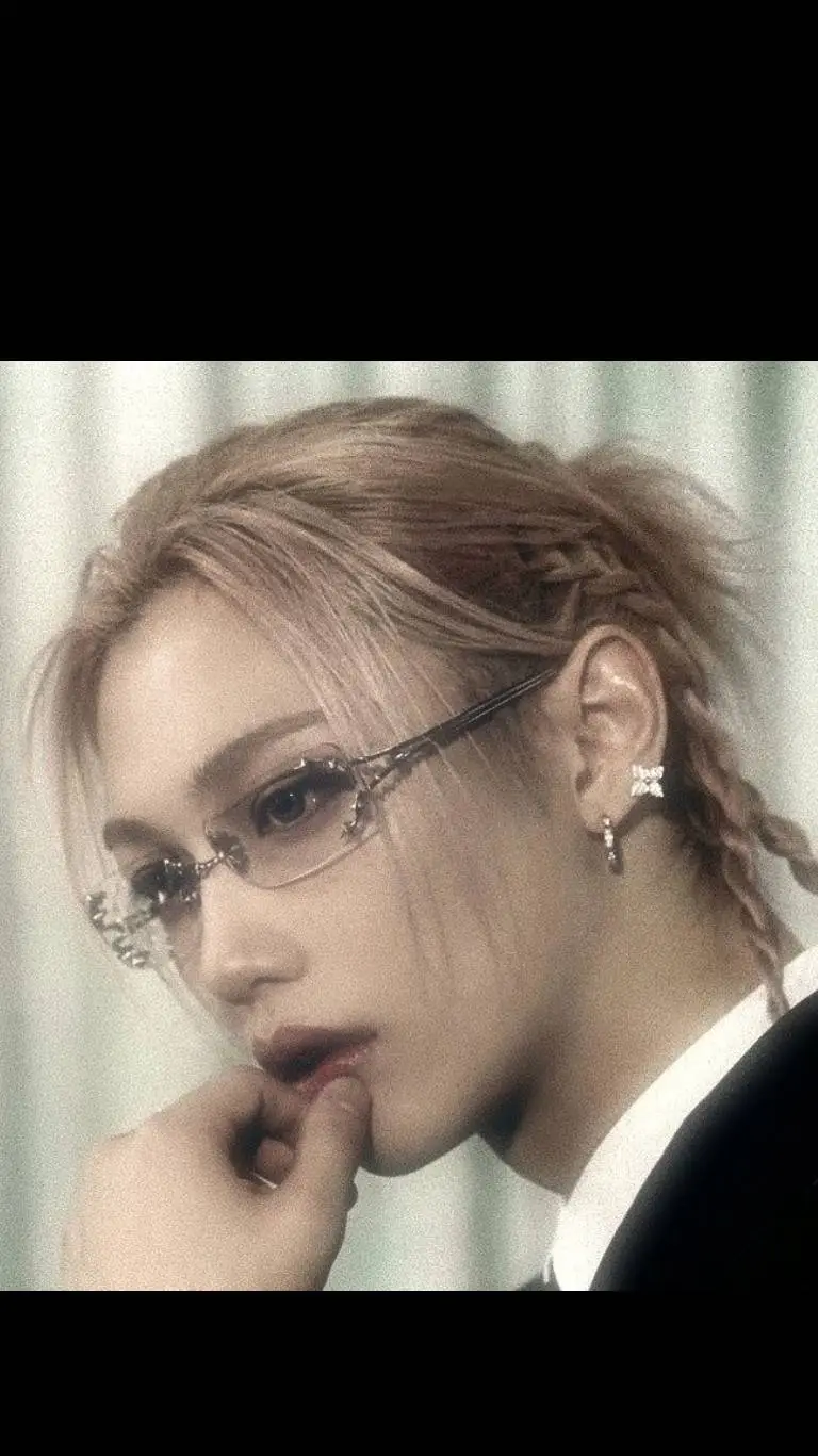 ai character: ☆felix☆ background