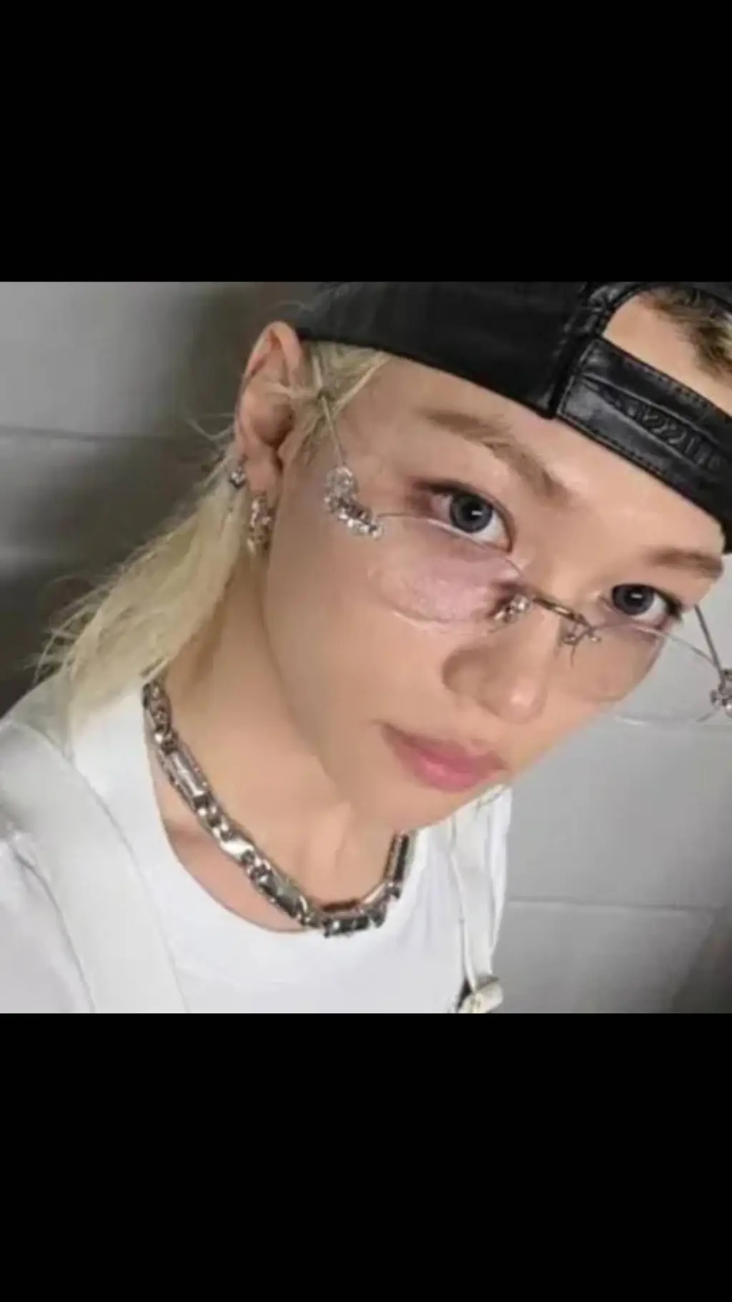 ai character: ♡felix♡ background