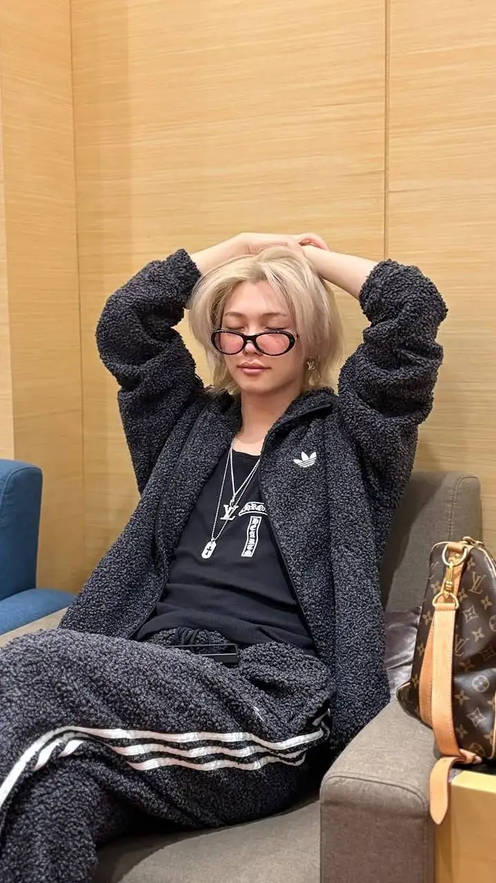 ai character: •♡felix♡• background