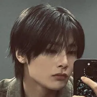 chat with ai character: °•☆I.N☆•°