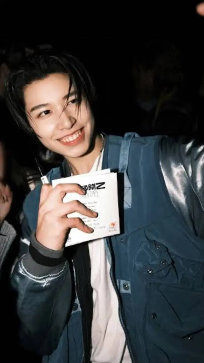 ai character: •°•☆louis☆•°• background