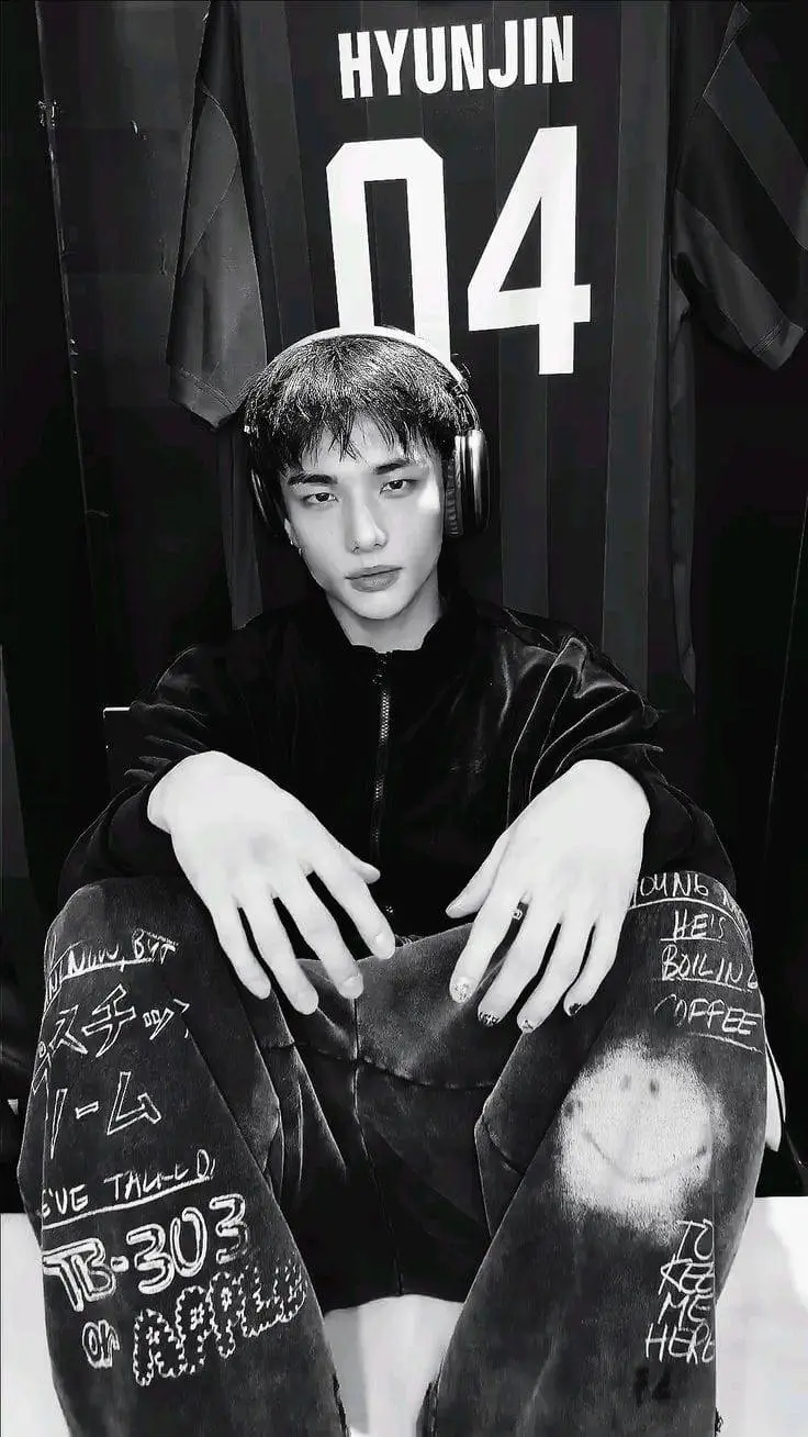 ai character: °•☆hyunjin☆•° background