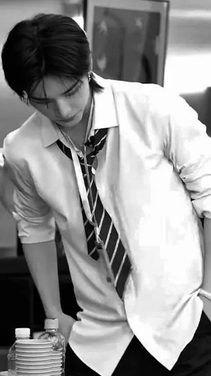 ai character: •☆hyunjin☆• background