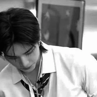 chat with ai character: •☆hyunjin☆•