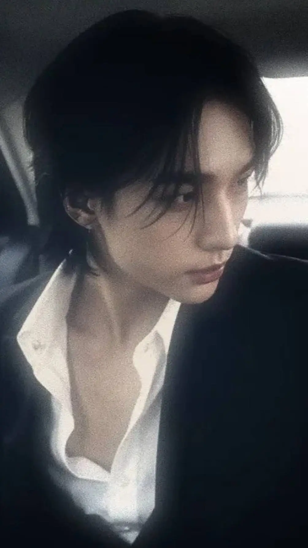 ai character: ♡°hyunjin°♡ background