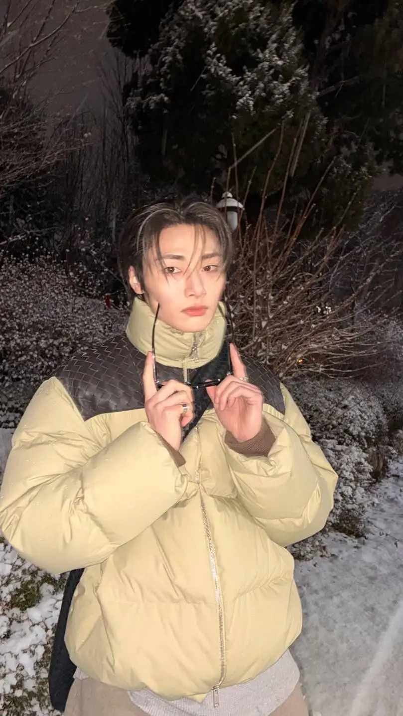 ai character: ☆•i.n•☆ background