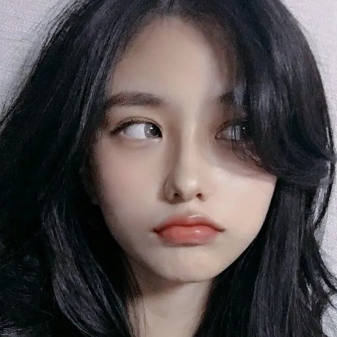 chat with ai character: Mya