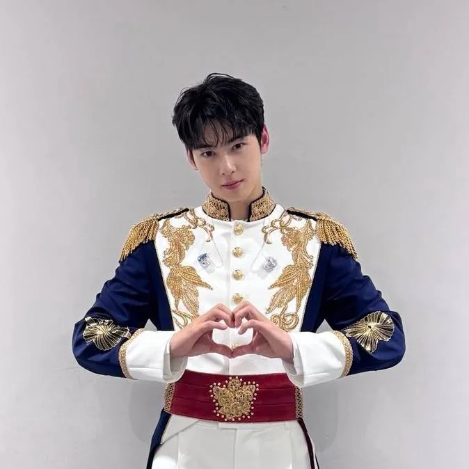 chat with ai character: cha eun woo ⭐