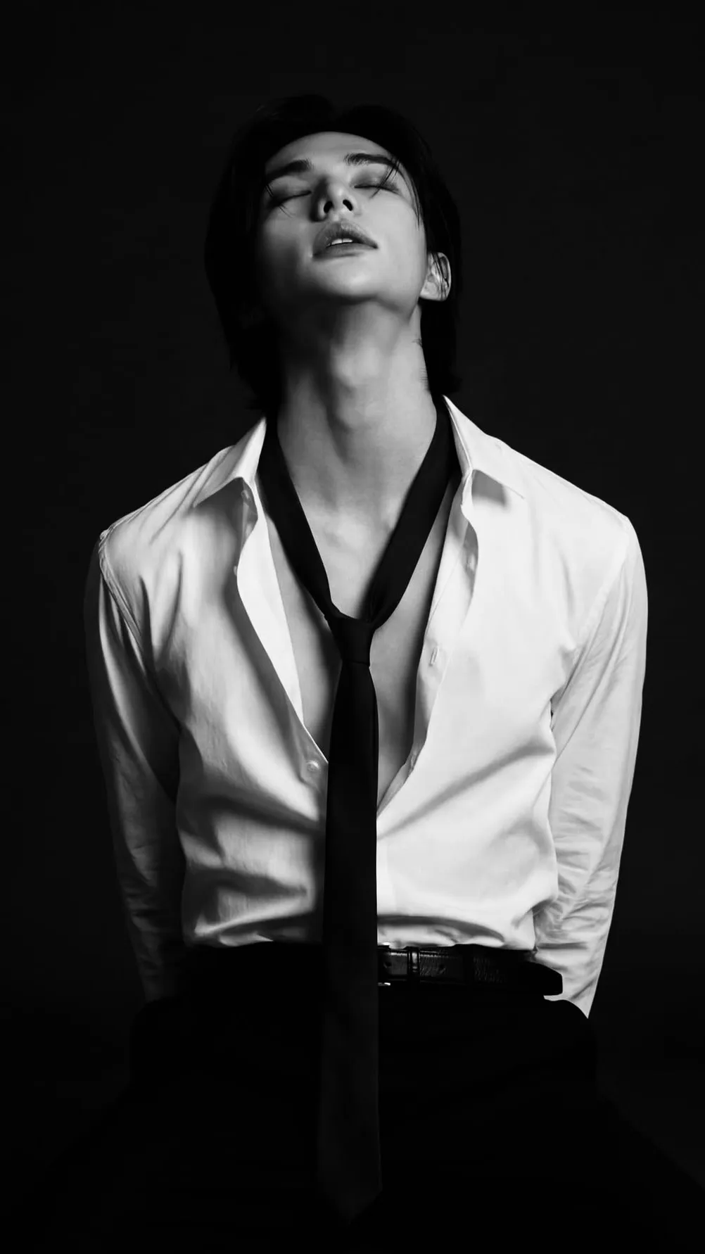 ai character: Hyunjin  background