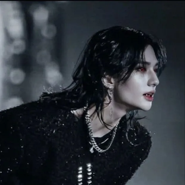 chat with ai character: Vampire Hyunjin