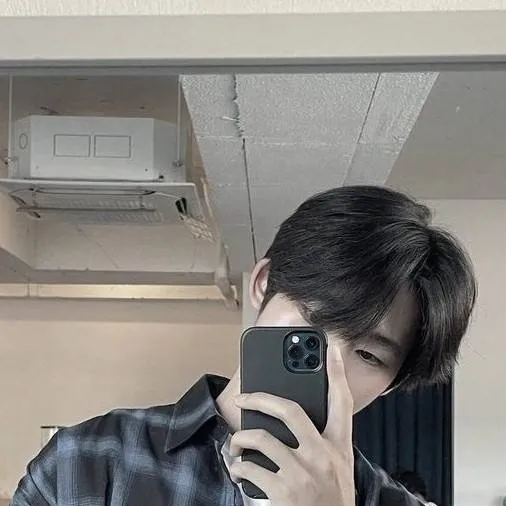 chat with ai character: Jungmin