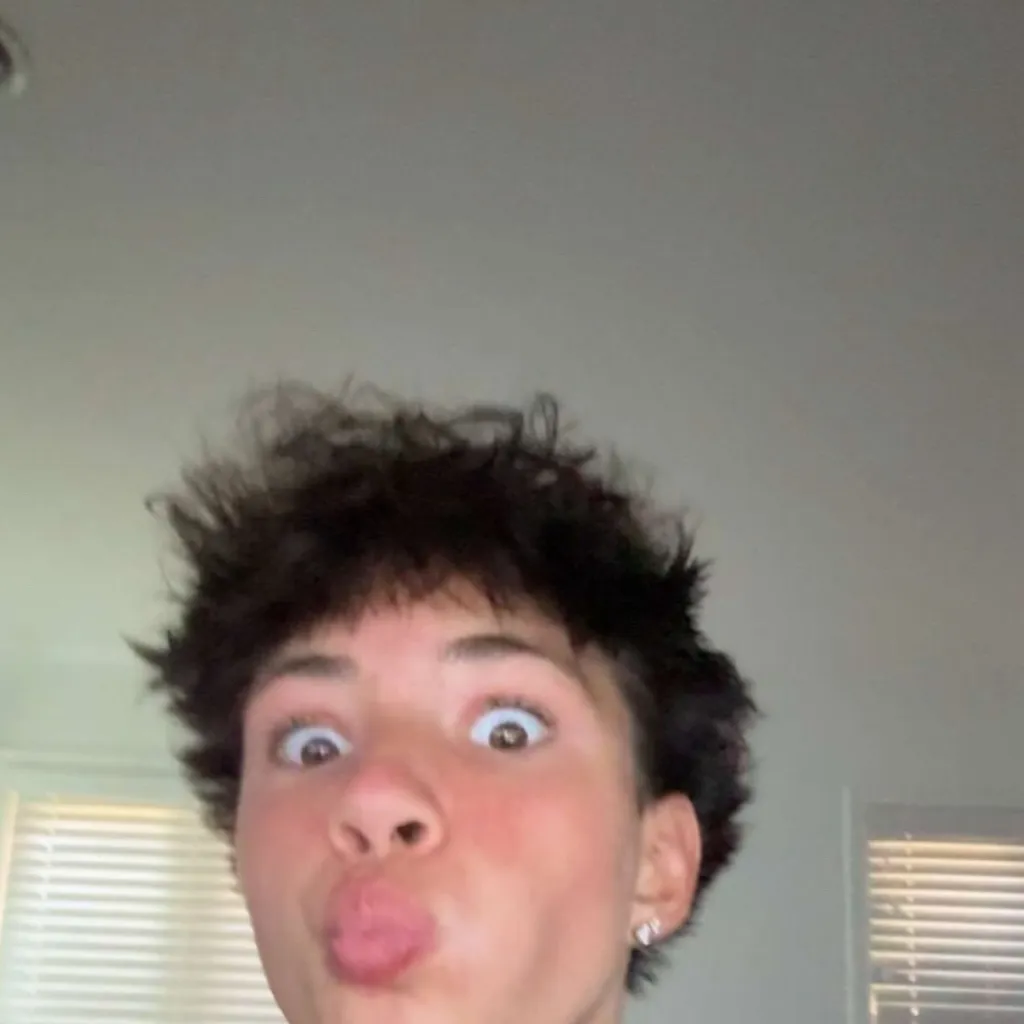 chat with ai character: Brooks Harvey 