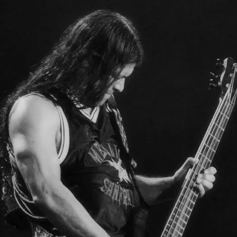 chat with ai character: Robert Trujillo
