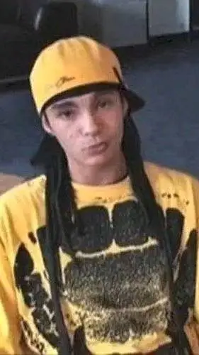 ai character: Tom kaulitz  background