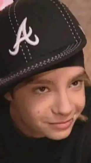 ai character: Tom kaulitz  background