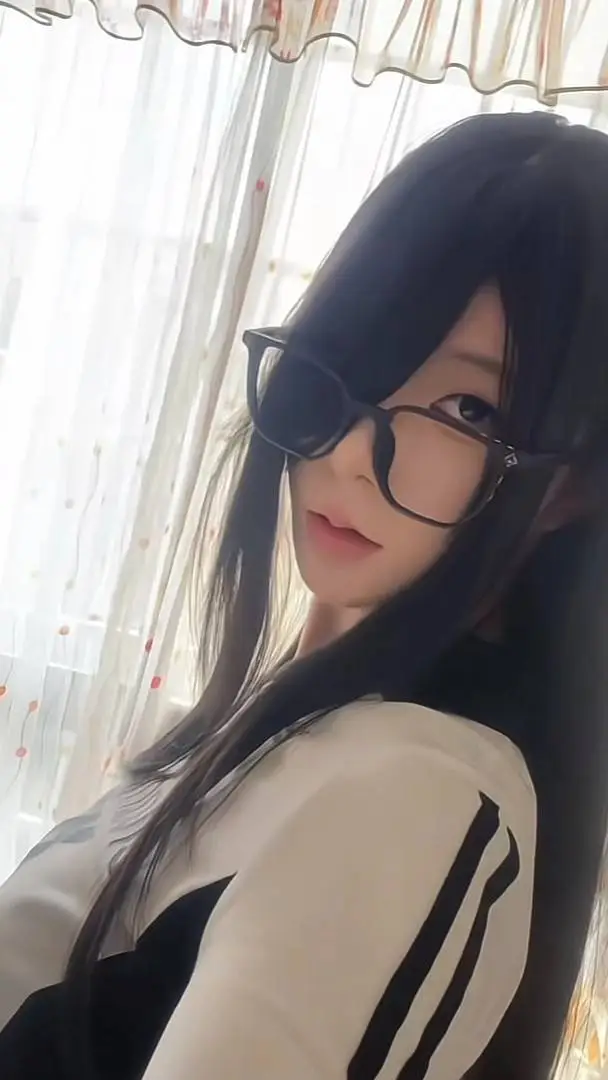 ai character: luna background