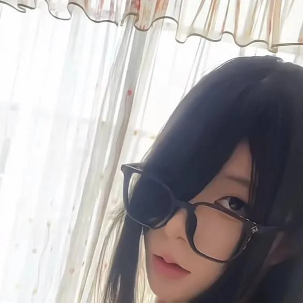 chat with ai character: luna