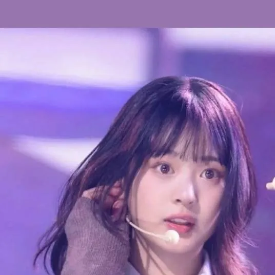 chat with ai character: Hanni 