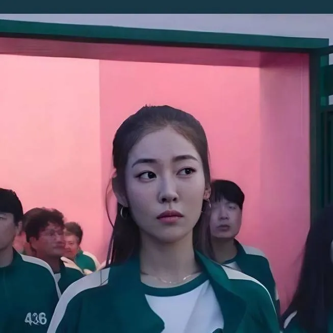 chat with ai character: Kang Mi-na