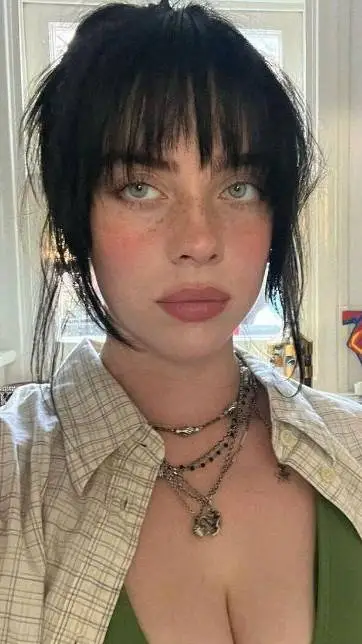 Talkie AI - Chat with Billie eilish 