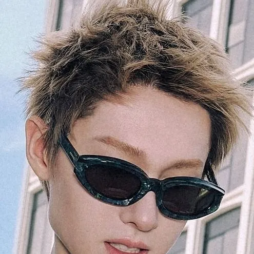 chat with ai character: Martin (CORTIS) 