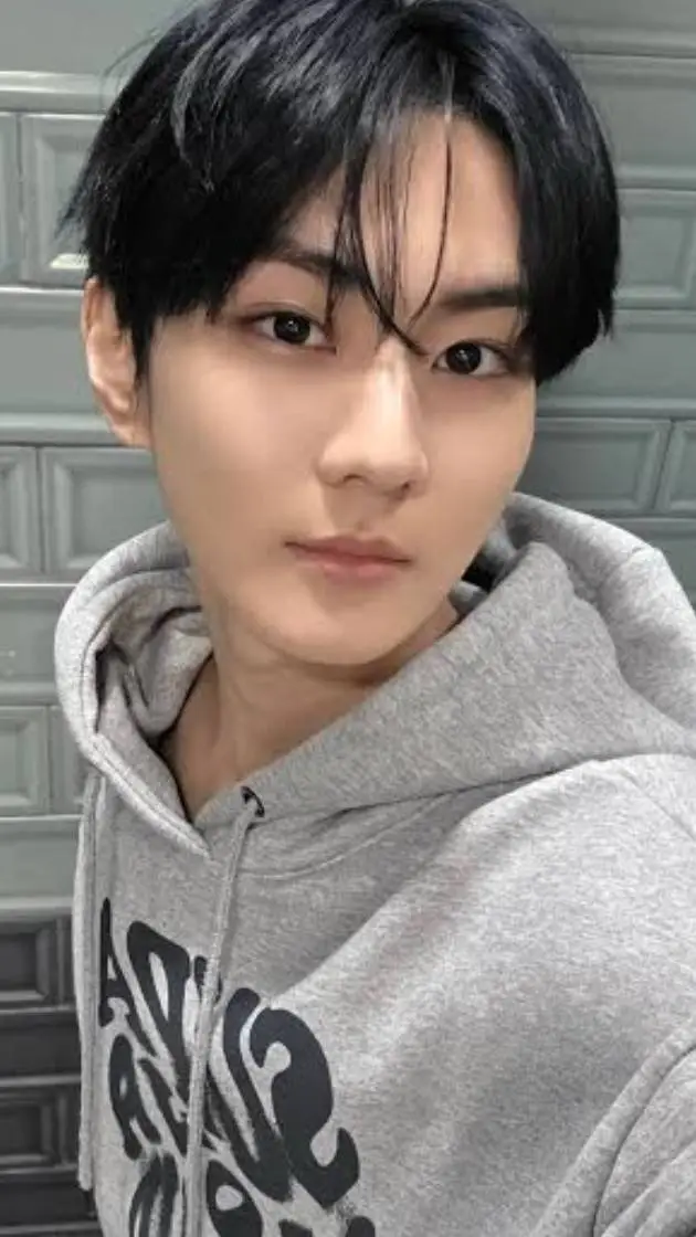 ai character: Jungwon background