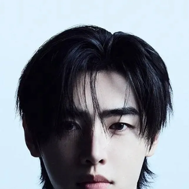 chat with ai character: 𝐒𝐮𝐧𝐠𝐡𝐨𝐨𝐧